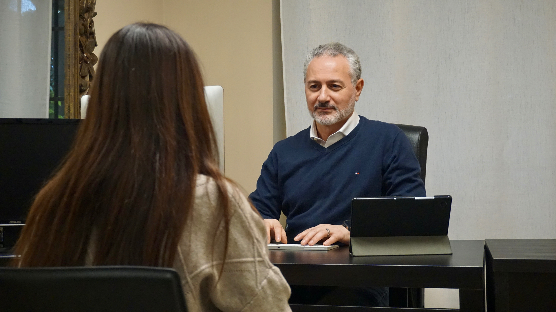 Davide De Benedittis durante una consulenza